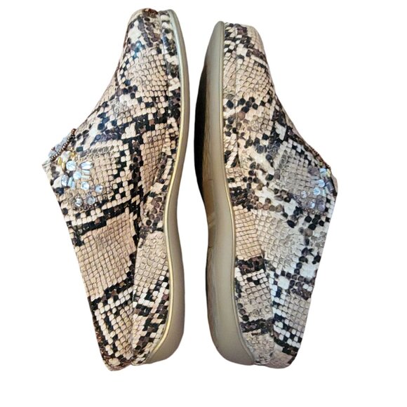 Kenneth Cole Reaction Glam 2.0 Jewel Mule Faux Reptile Skin Slip On Mules - Picture 4 of 12